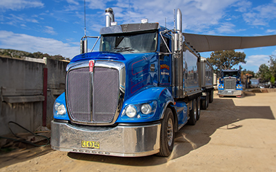 Kentowrth T609 from Paragalli Haulage Canberra and NSW